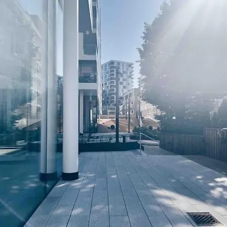 Modern & Nest In