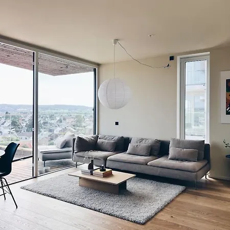 Modern & Nest In *